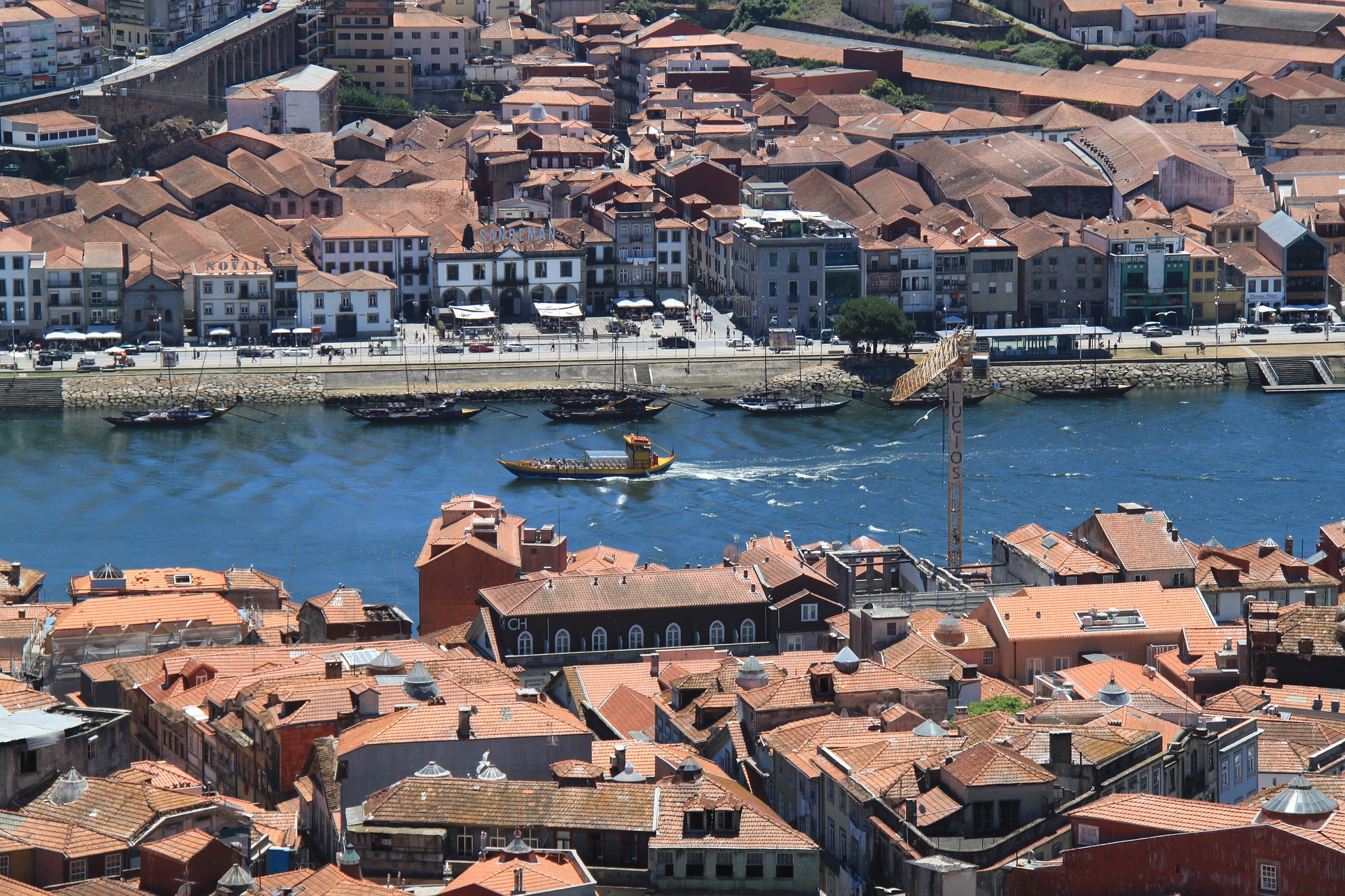 Vista de telhados da cidade do Porto